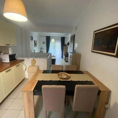 Apartment Lovely 2-bedroom With Free Parking *