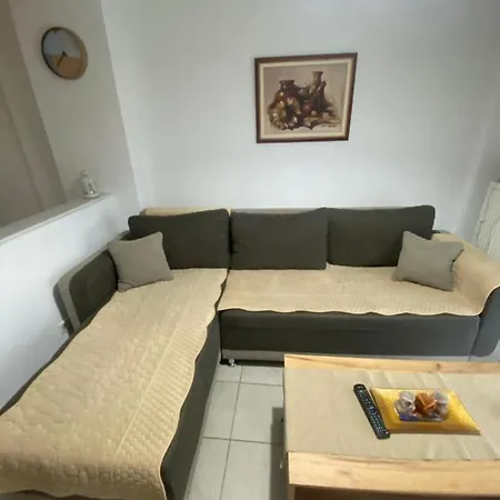 Lovely 2-bedroom With Free Parking Apartment *