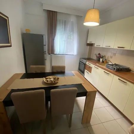 Lovely 2-bedroom With Free Parking Apartment Agía Triás